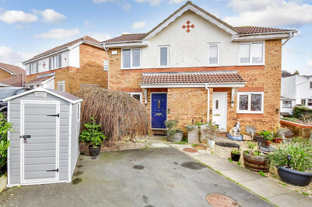 2 bedroom semidetached house for sale in Marina Close, East Cowes