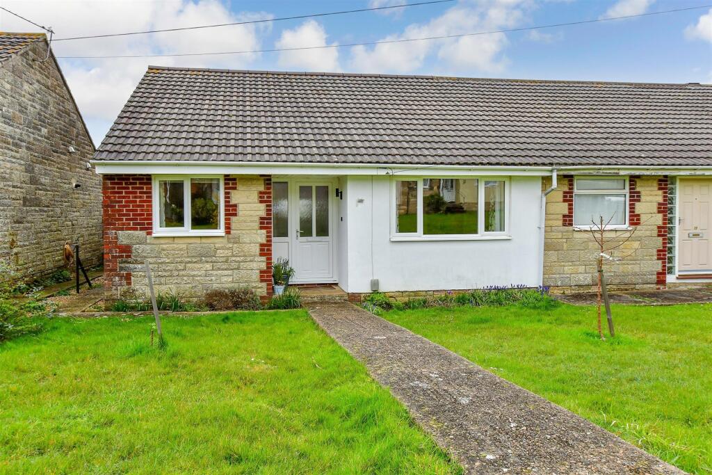 2 bedroom semidetached bungalow for sale in Mountbatten Drive, Newport, Isle of Wight, PO30