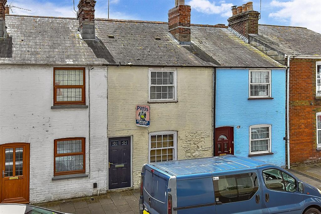 3 bedroom terraced house for sale in Pyle Street, Newport, Isle of