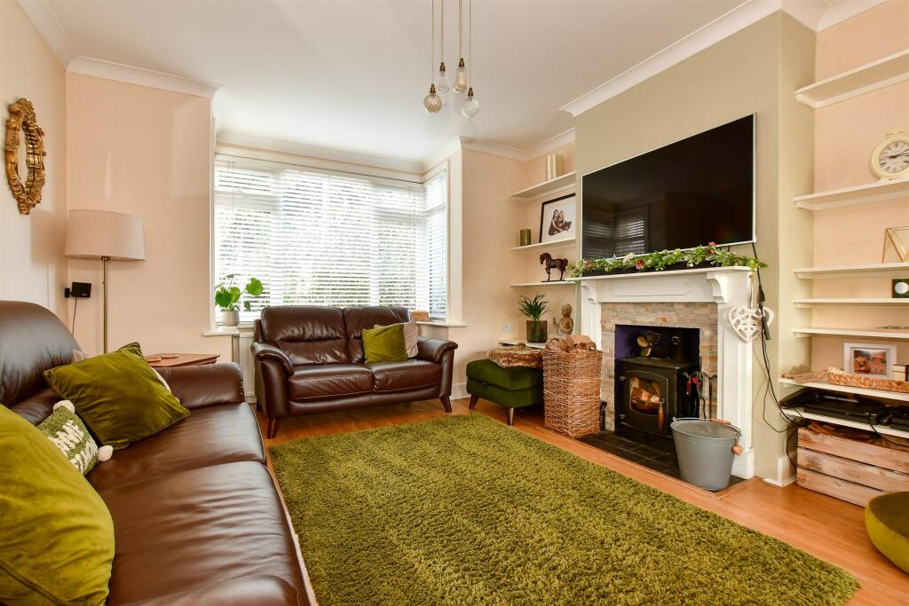 3 bedroom semidetached house for sale in Watergate Road, Newport, Isle