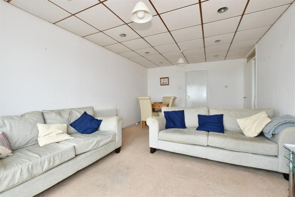 2 bedroom flat for sale in Esplanade, Shanklin, Isle of Wight, PO37