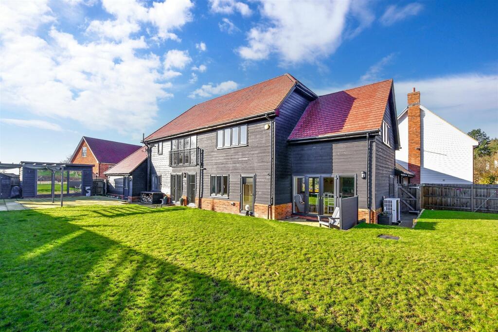 4 bedroom detached house for sale in Tile Lodge Road, Charing Heath