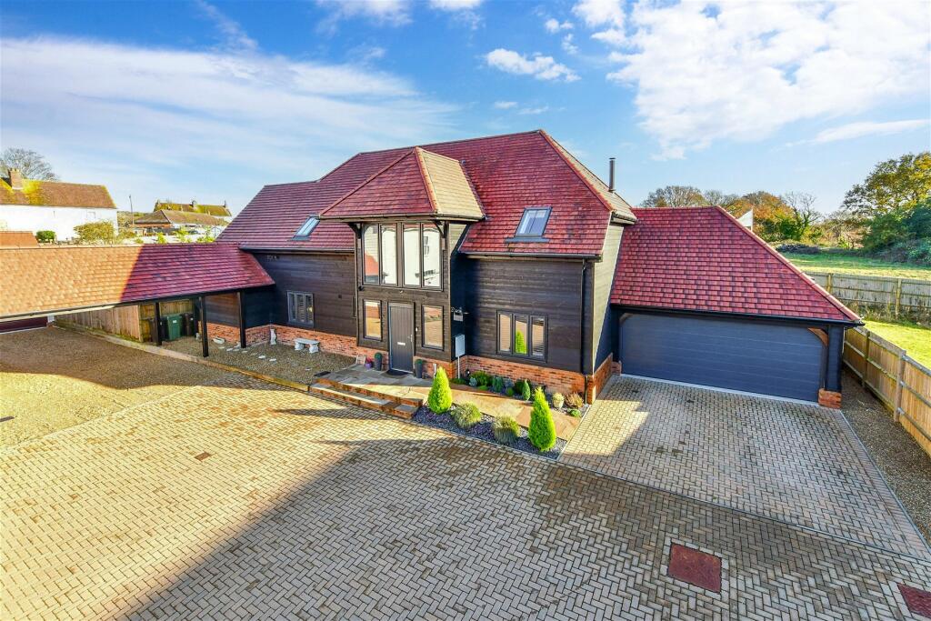 4 bedroom detached house for sale in Tile Lodge Road, Charing Heath