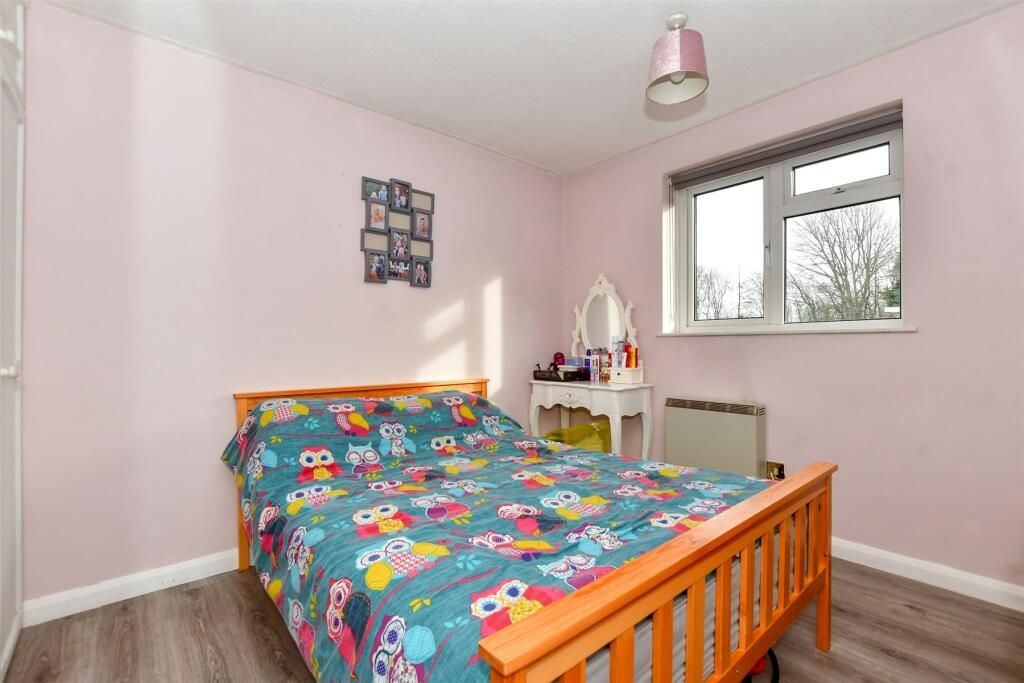 2 bedroom apartment for sale in Quantock Drive, Ashford, Kent, TN24