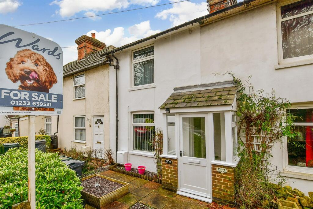 2 bedroom terraced house for sale in Kingsnorth Road, Ashford, Kent, TN23