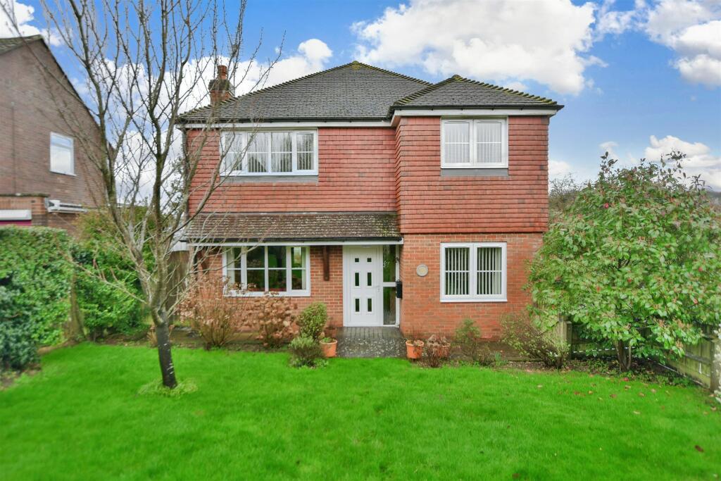 4 bedroom detached house for sale in Canterbury Road, Brabourne Lees