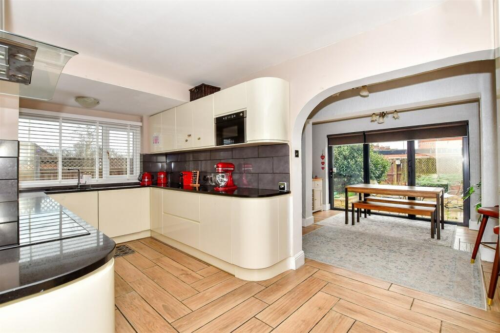 5 bedroom semidetached house for sale in Christchurch Road, Ashford