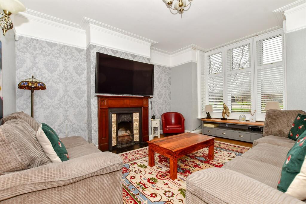 5 bedroom semidetached house for sale in Christchurch Road, Ashford