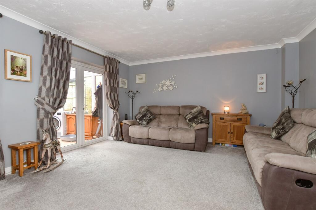 3 bedroom link detached house for sale in Guernsey Way, Kennington