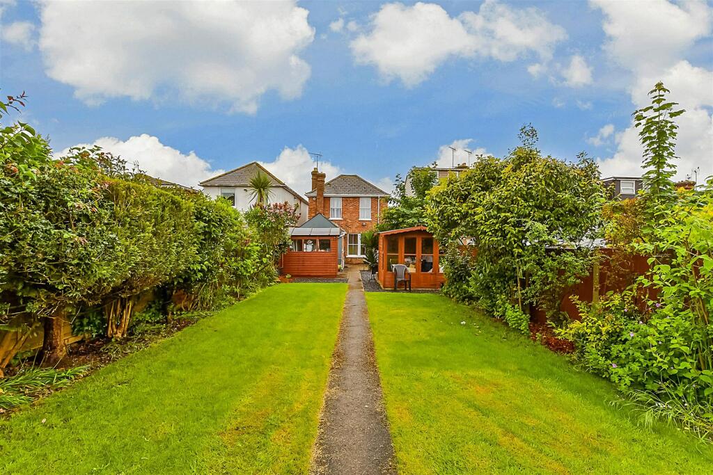 3 bedroom detached house for sale in Hythe Road, Ashford, Kent, TN24