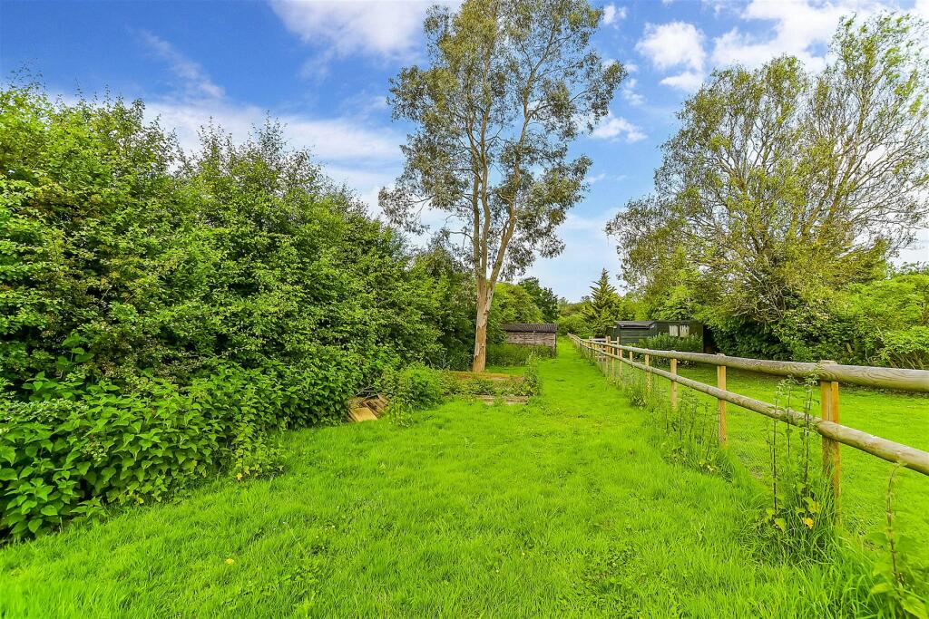 2 bedroom end of terrace house for sale in Westwell Leacon, Charing