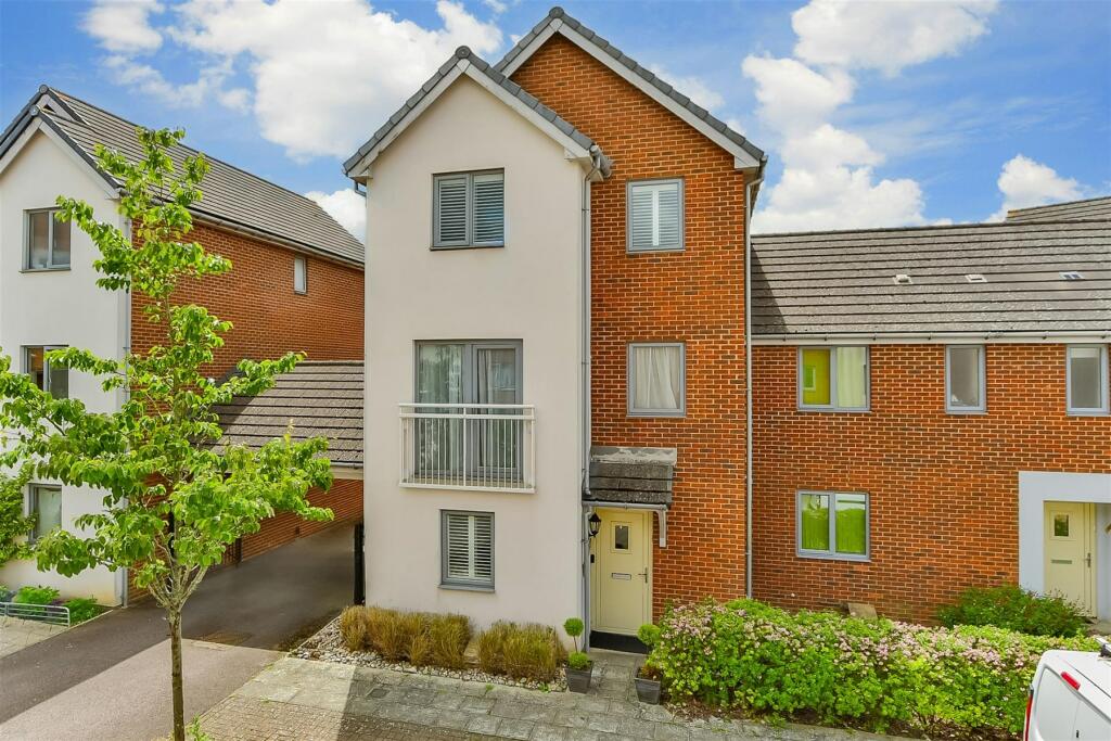 5 bedroom town house for sale in Adams Drive, Willesborough, Ashford