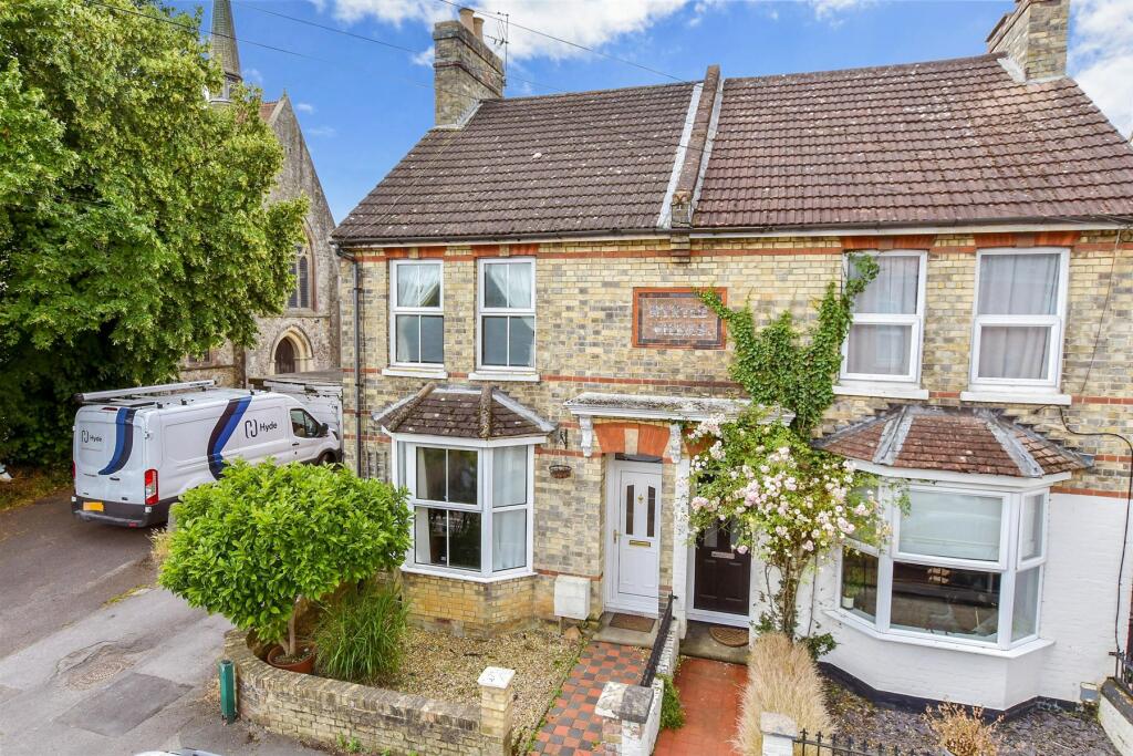 3 bedroom semidetached house for sale in Christchurch Road, Ashford