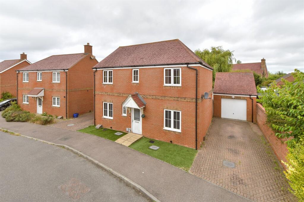 4 bedroom detached house