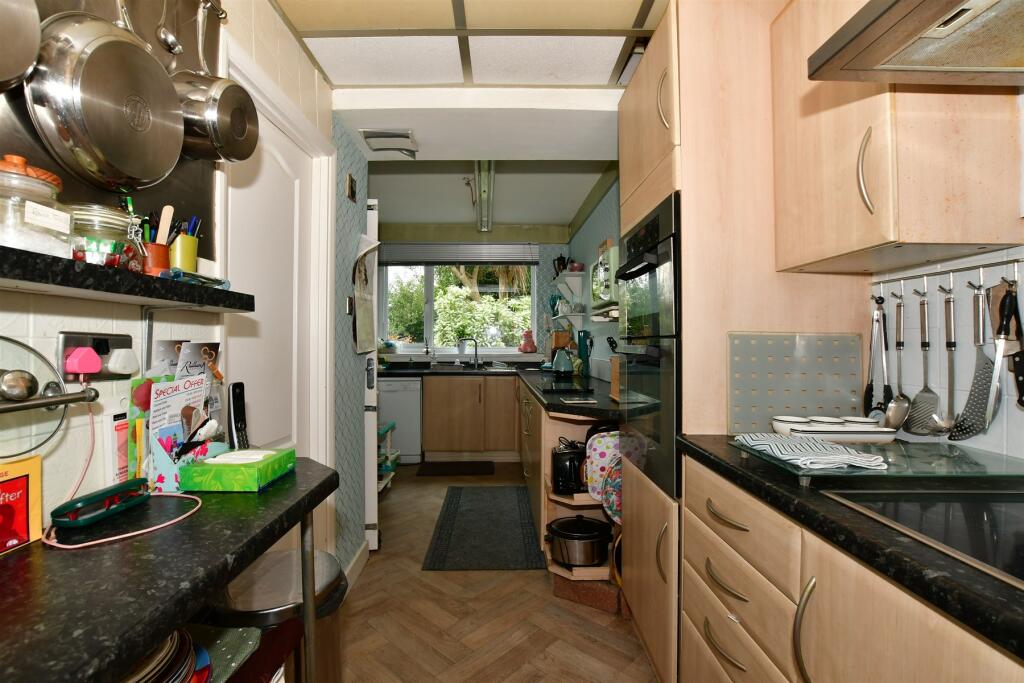 3 bedroom end of terrace house for sale in Church Road, Bexleyheath, Kent, DA7