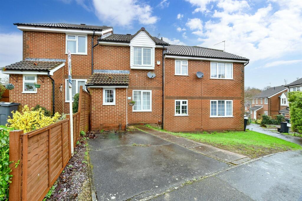 2 bedroom terraced house for sale in Chiltern Close, Downswood