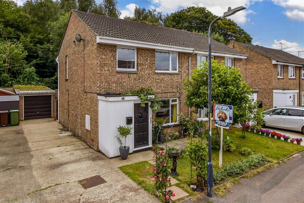 Main image of property: Betsham Road, Maidstone, Kent
