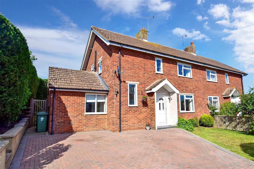 3 bedroom semidetached house for sale in Heath Road, Langley