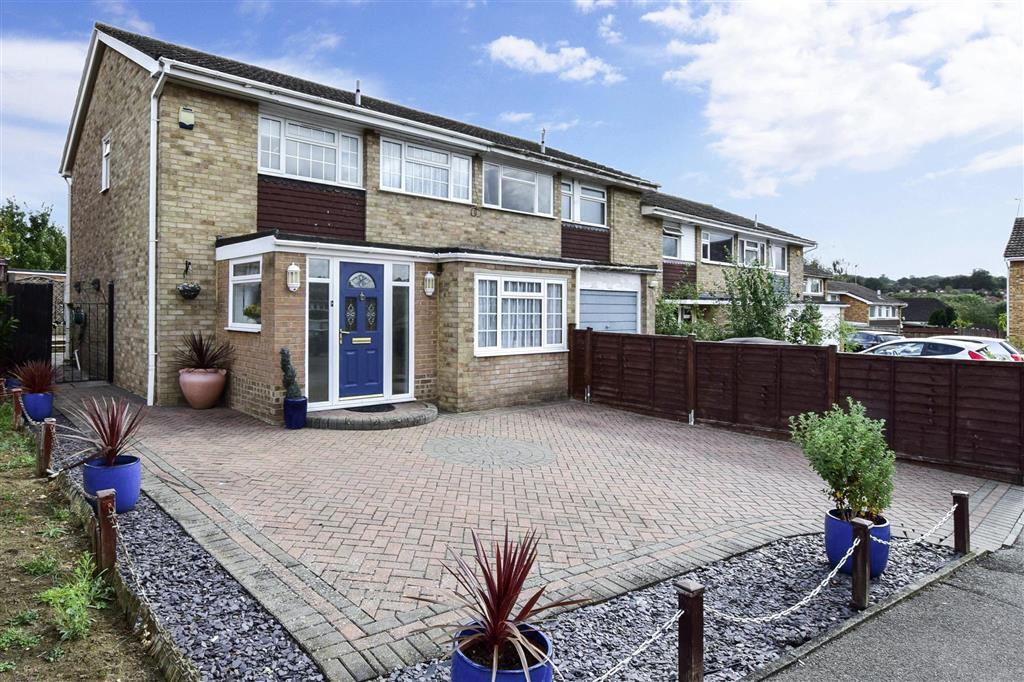 3 bedroom end of terrace house for sale in Merton Road, Bearsted