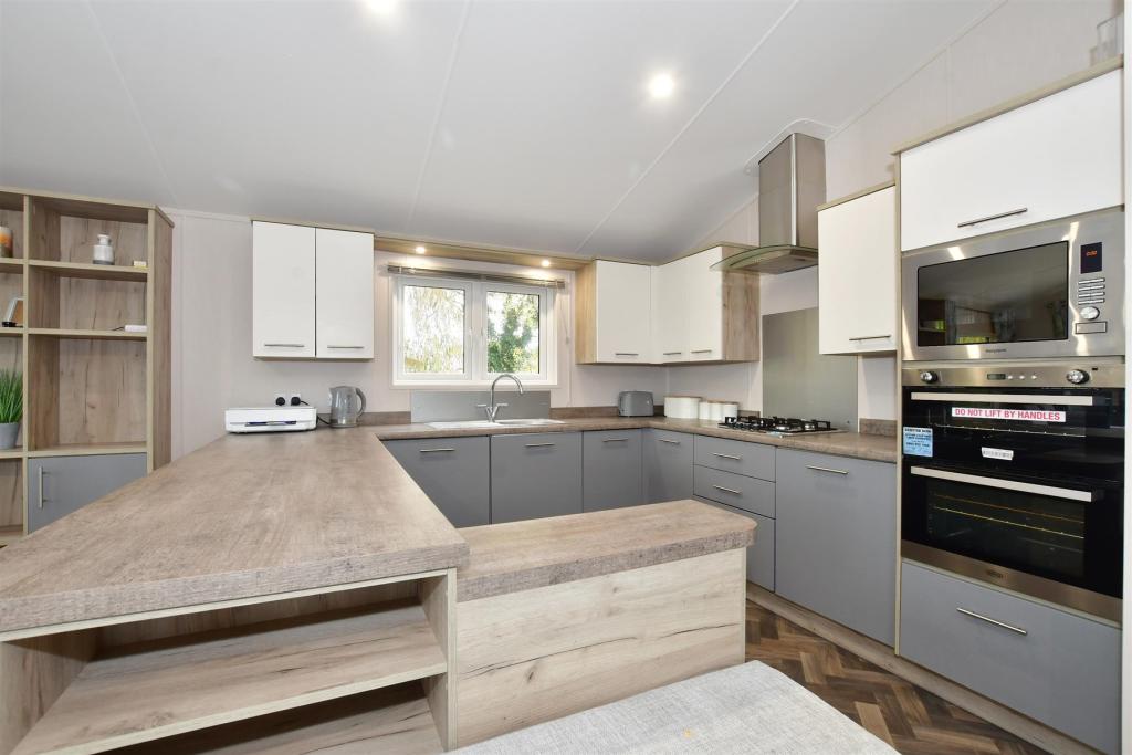 3 bedroom park home for sale in Monkton Street, Monkton, Ramsgate, Kent