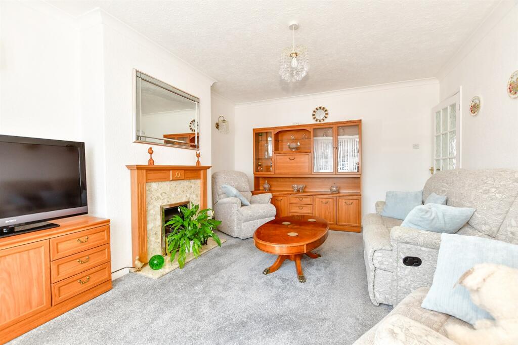 2 bedroom semidetached bungalow for sale in Warren Drive, Broadstairs