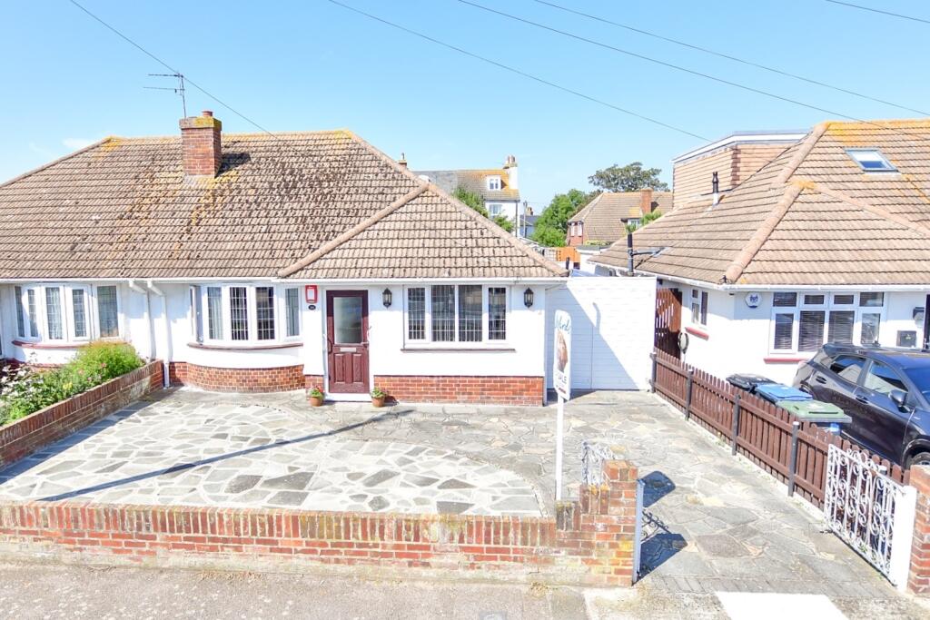2 bedroom semidetached bungalow for sale in Warren Drive, Broadstairs