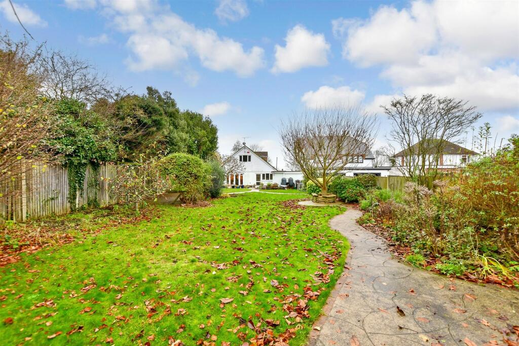 3 bedroom detached bungalow for sale in Dumpton Park Drive, Broadstairs