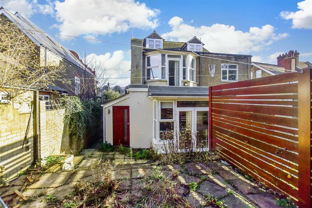 2 bedroom ground floor flat for sale in Queens Road, Broadstairs, Kent