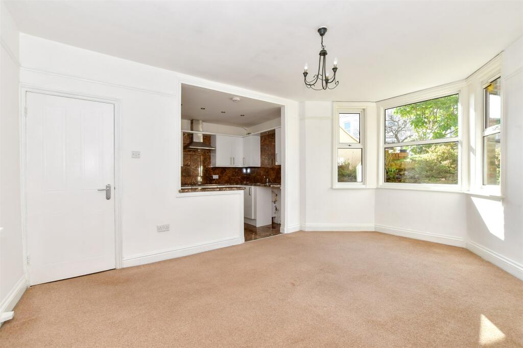 1 bedroom flat for sale in Wrotham Road, Broadstairs, Kent, CT10