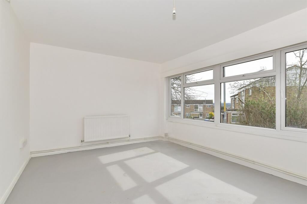 1 bedroom ground floor flat for sale in Copinger Close, Canterbury, Kent, CT2