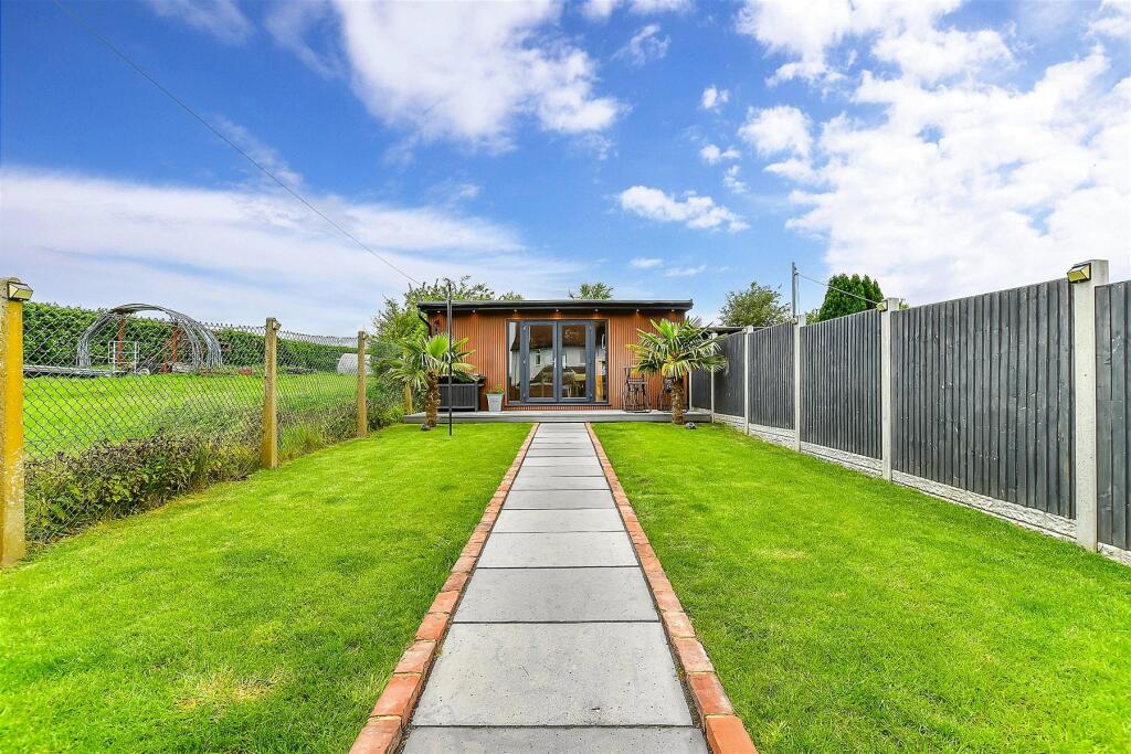 5 bedroom semidetached house for sale in Grove Road, Wickhambreaux, Canterbury, Kent, CT3