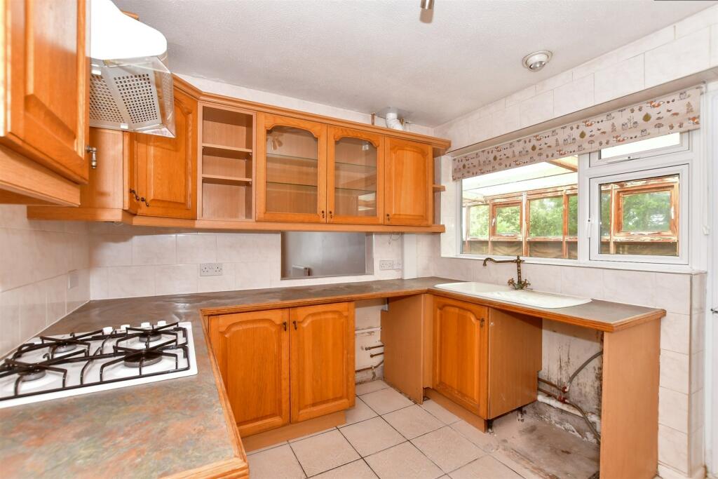 3 bedroom detached bungalow for sale in Redcot Lane, Sturry, Canterbury