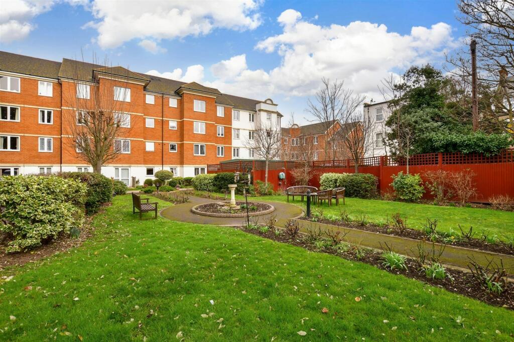 1 bedroom flat for sale in Harold Road, Margate, Kent, CT9