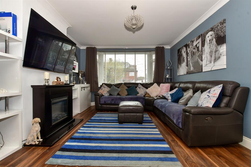 3 bedroom semidetached house for sale in Devonshire Gardens, Margate