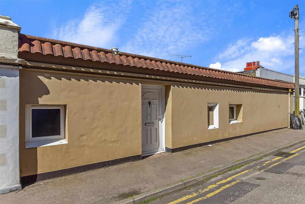 2 bedroom character property for sale in Grosvenor Place, Margate, Kent