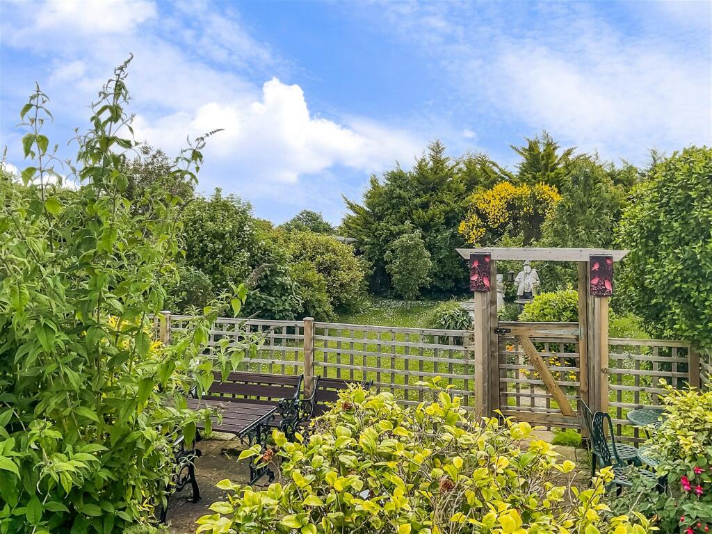 2 bedroom detached bungalow for sale in Laleham Gardens, Margate, Kent, CT9