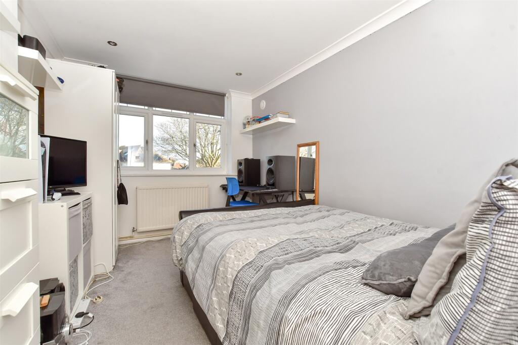 Additional property image - George V Avenue, Margate, Kent