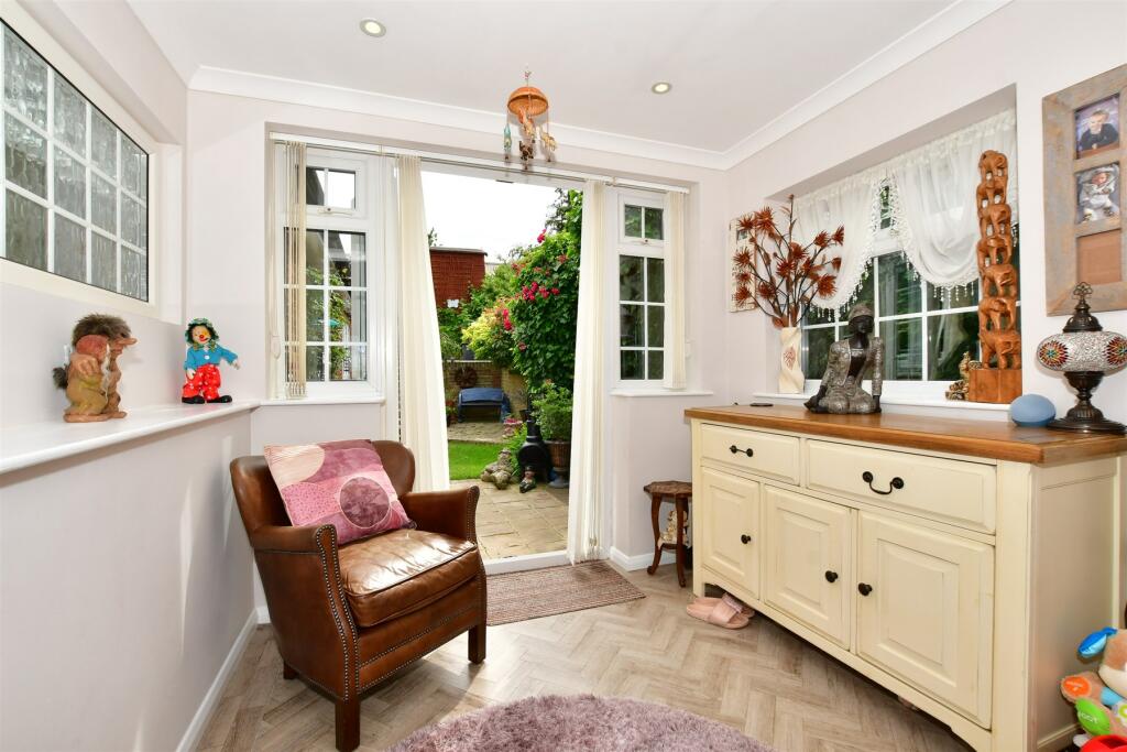 3 bedroom semidetached bungalow for sale in Beacon Drive, Bean