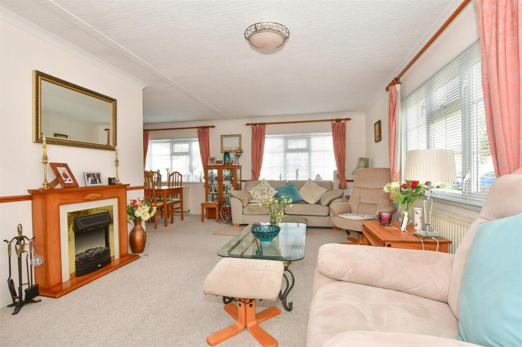 2 bedroom park home for sale in Golf Road, Deal, Kent, CT14