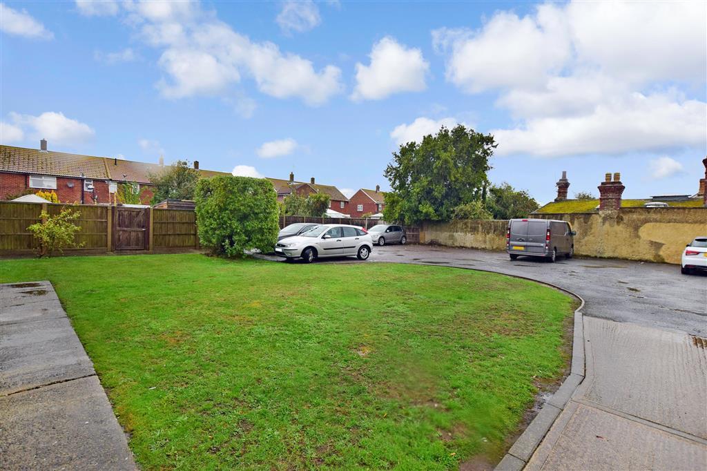 1 bedroom apartment for sale in Golf Road, Deal, Kent, CT14
