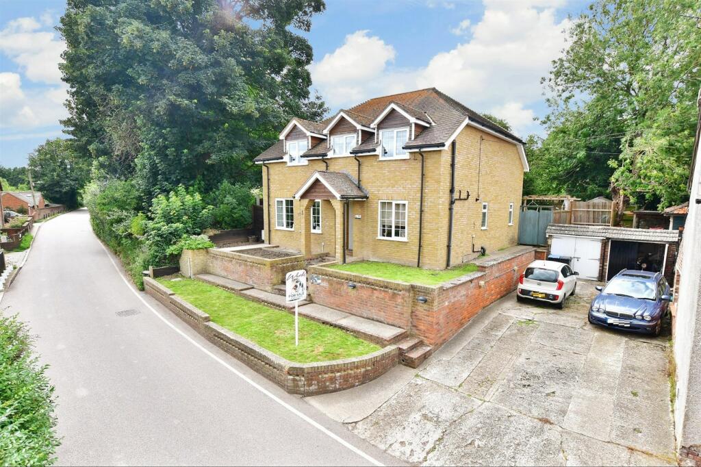 3 bedroom detached house for sale in Shepherdswell Road, Eythorne
