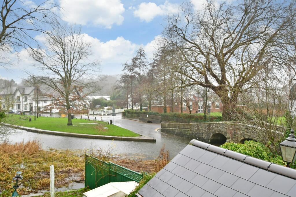 3 bedroom detached house for sale in Station Road, Eynsford, Dartford