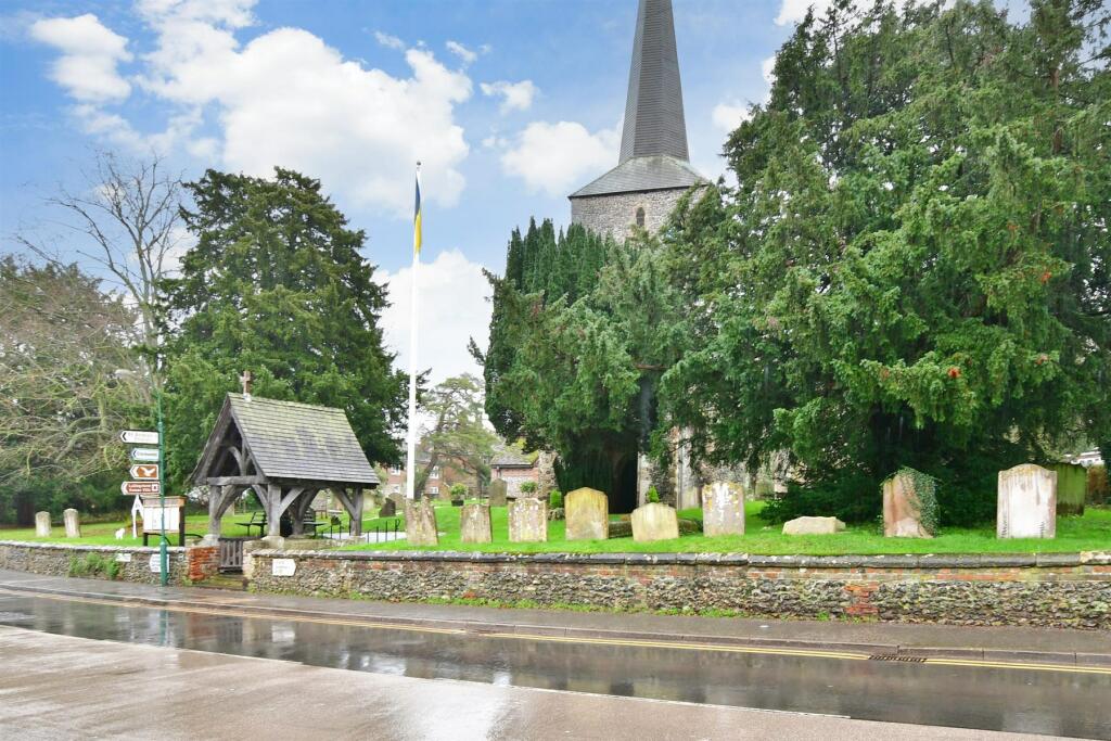 3 bedroom detached house for sale in Station Road, Eynsford, Dartford