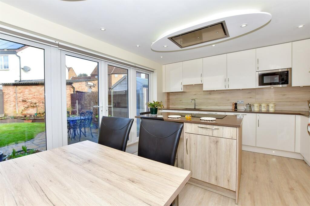 4 bedroom detached house for sale in Tilmans Mead, Farningham, Dartford