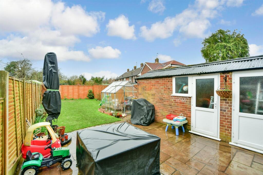 2 bedroom terraced house for sale in Beesfield Lane, Farningham