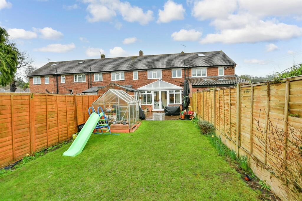 2 bedroom terraced house for sale in Beesfield Lane, Farningham