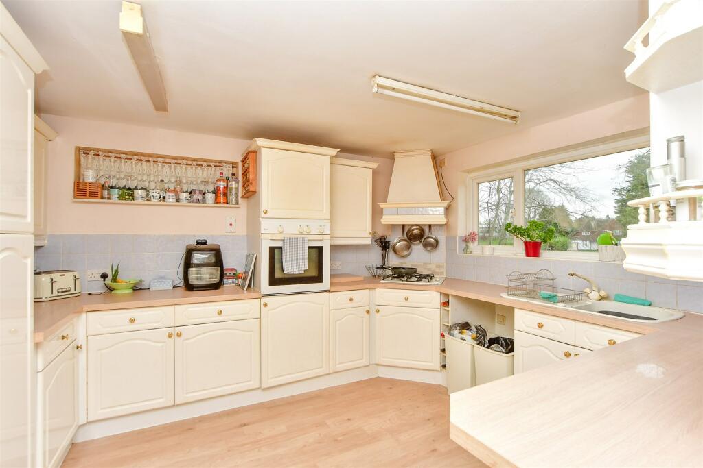 3 bedroom end of terrace house for sale in Cramptons Road, Sevenoaks, Kent, TN14