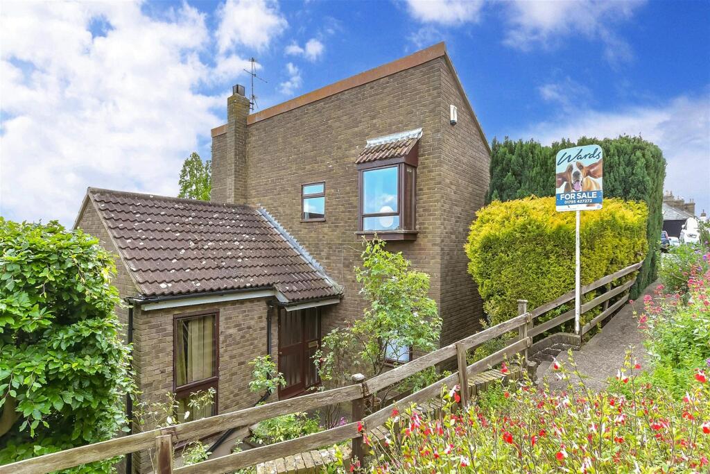 3 bedroom detached house for sale in Church Road, Oare, Faversham, Kent