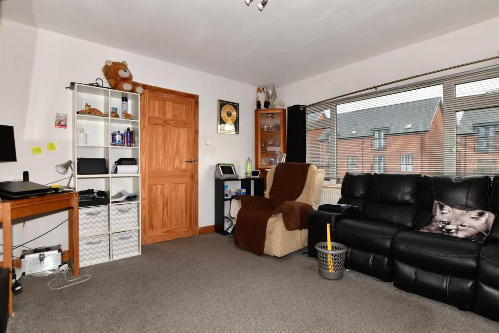 2 bedroom bungalow for sale in Cheriton Court Road, Folkestone, Kent, CT20