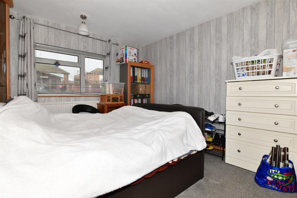 2 bedroom bungalow for sale in Cheriton Court Road, Folkestone, Kent, CT20